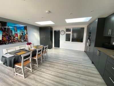 Newly Refurbished 6 Bed HMO Bills included* Main Photo