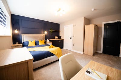 Nestled in the vibrant area of Wrigley Head Main Photo