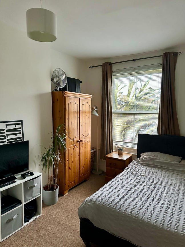 Double Bedroom in Friendly Holloway House Share Main Photo