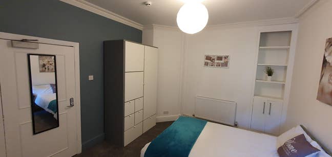 🏡 Lovely spacious room with ensuite toilet & sink Main Photo