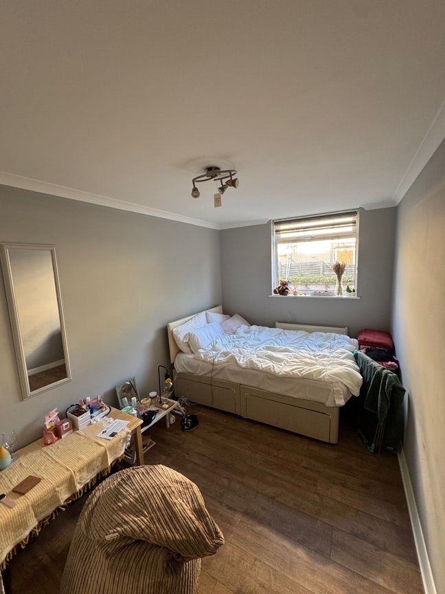 £780pm bills included in Ealing Broadway  Main Photo