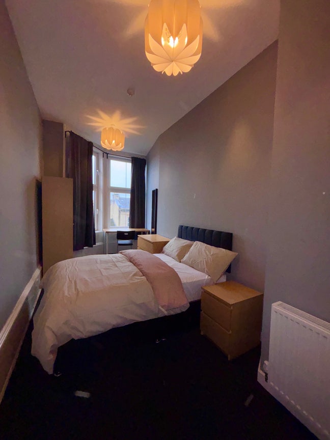  Newly  refurbished  flat  - Oakfield  Avenue Main Photo