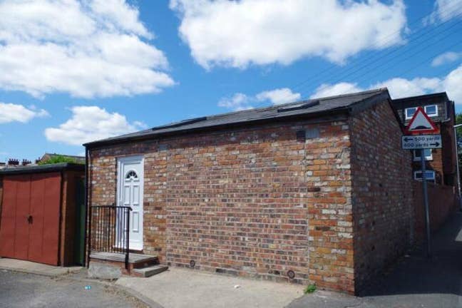 Boutique style flat with stylish en-suite  Main Photo