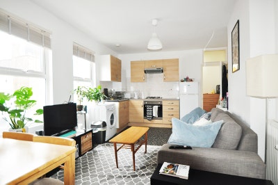 2 bedroom flat in Stoke Newington, N16 Main Photo