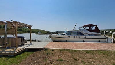 Live aboard 38ft yacht  Main Photo