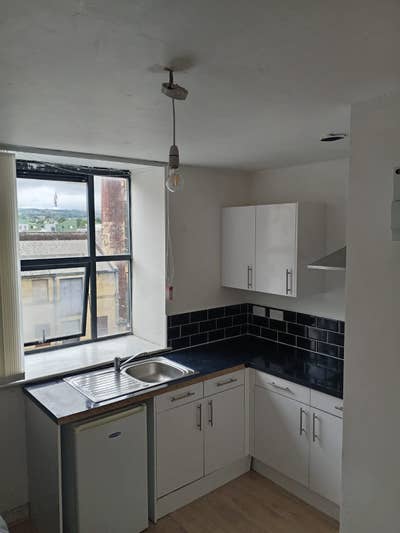 Studio apartment in central location available  Main Photo