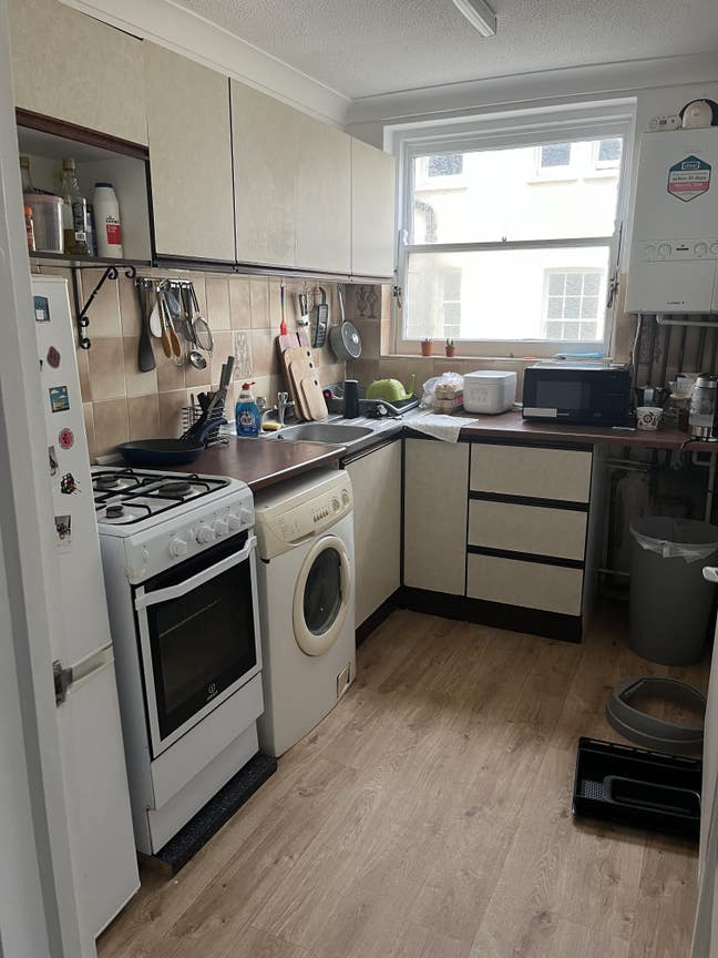 Charming Seafront Room Available Main Photo