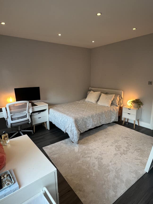 Double Room & Private Bathroom Putney  Main Photo