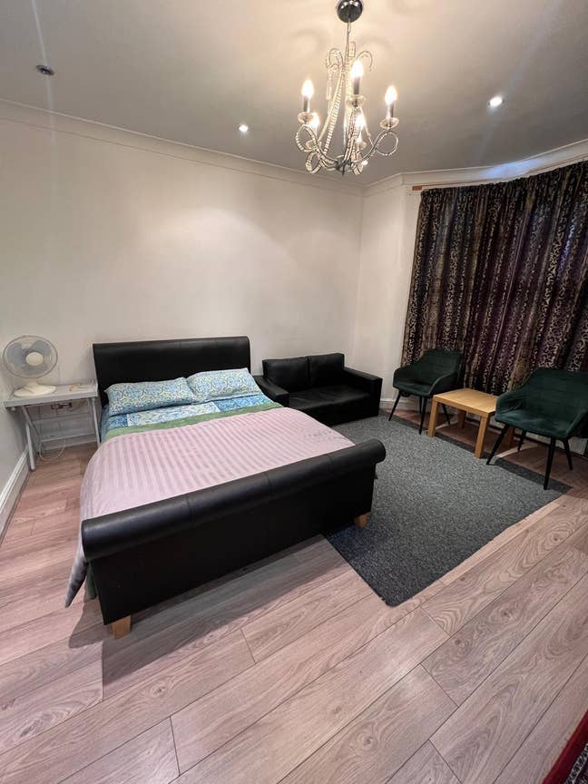Double Furnished room available Short let only  Main Photo