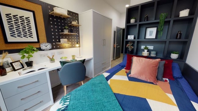 Replacement Tenant wanted for IQ Silver En Suite Main Photo