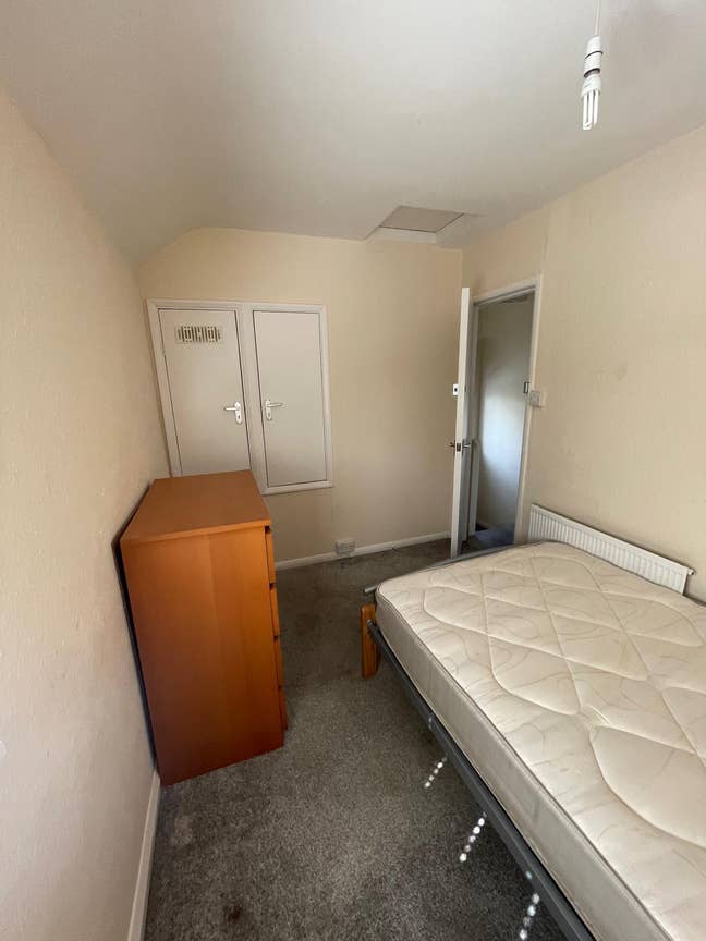 Cosy single bedroom- £812 all incl. Main Photo