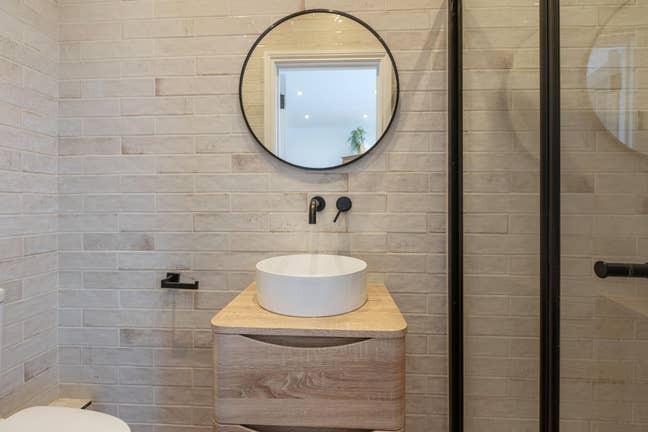 Bright Double Room with Ensuite in Spacious North  Main Photo