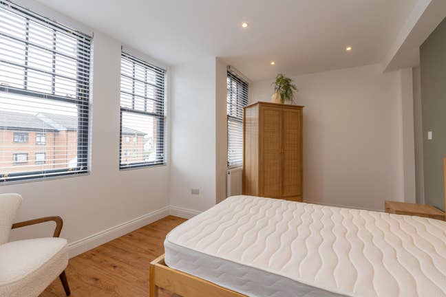 Bright Double Room with Ensuite - North Finchley  Main Photo