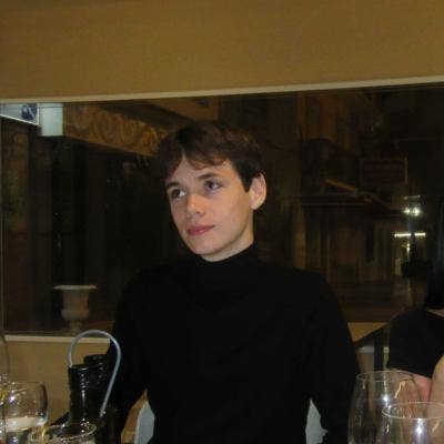 Heyy, I’m a 22 year old bartender looking f... Main Photo