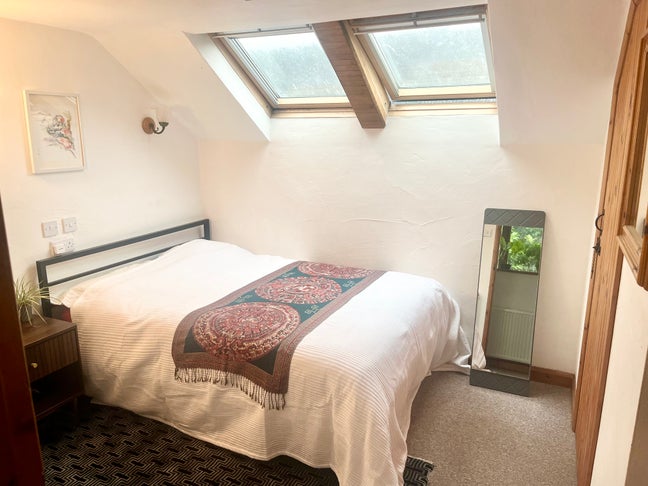 One furnished room available Main Photo