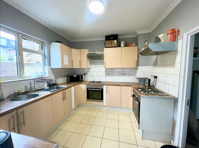 Double Room in Turnpike Lane  Main Photo