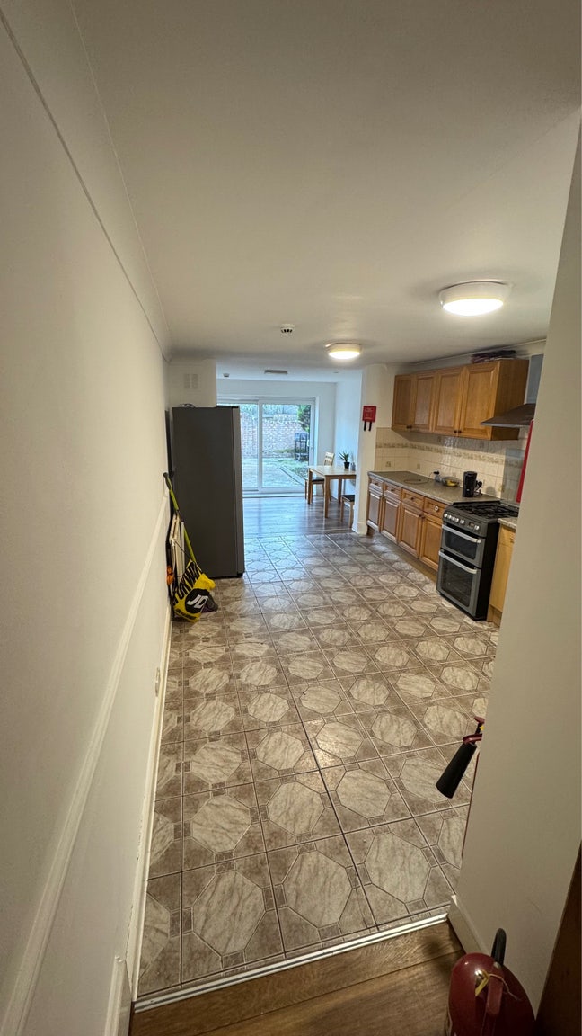 Affordable Room in Great Location Main Photo