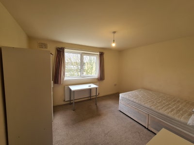 Large Double room Zone 2 All Bills included Main Photo