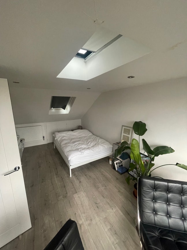 Spacious loft with Private bathroom Main Photo