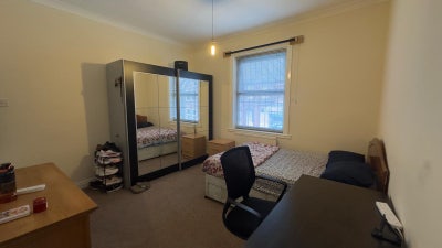 Double room in Southgate.  Main Photo