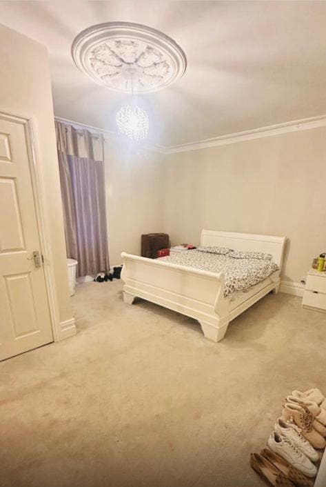 Ensuite Room for Female in Peaceful Home – BS3  Main Photo