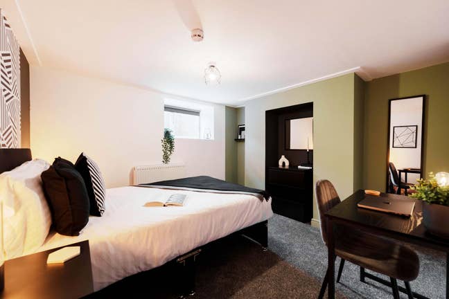 Spacious Double Room bills inc - 1st week FREE  Main Photo