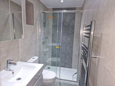 Modern Double Ensuite  Main Photo