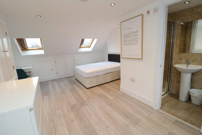 3 Stylish Rooms in Charlton - Prime Living! Main Photo