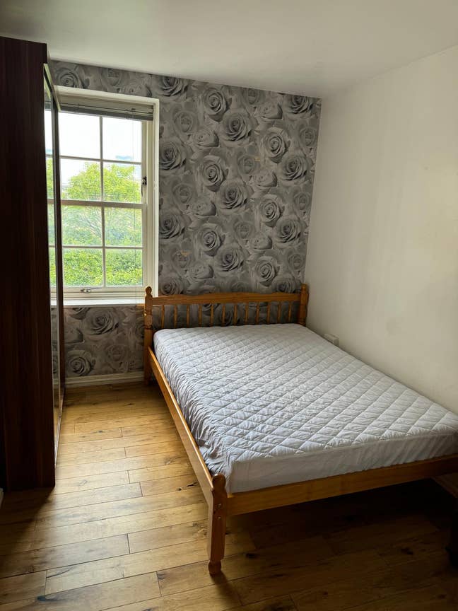 Bright Double Room in Bow, E3 3RG Main Photo