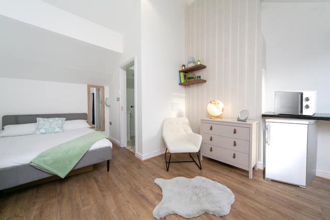 New 6 ensuites now available- all bills included Main Photo