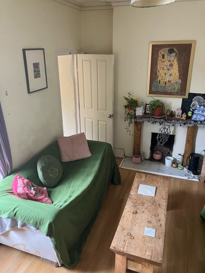 3 bed flat on Gloucester Road Main Photo