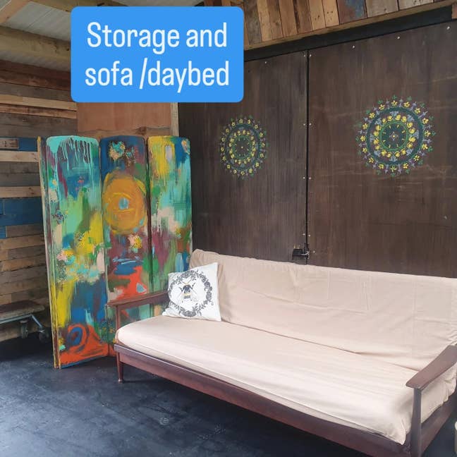 Artist STUDIO Apartment  Main Photo