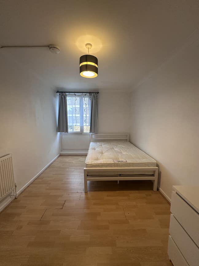 Double Room All bills included At Mile End  Main Photo