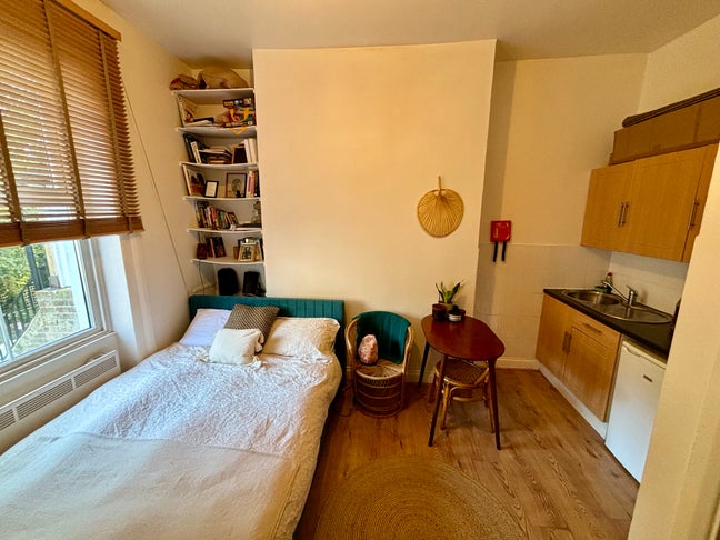Spacious Studio Flat Next To Hackney Downs Station Main Photo