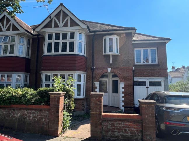 6 double bedroom semi detatched house in Hove Main Photo