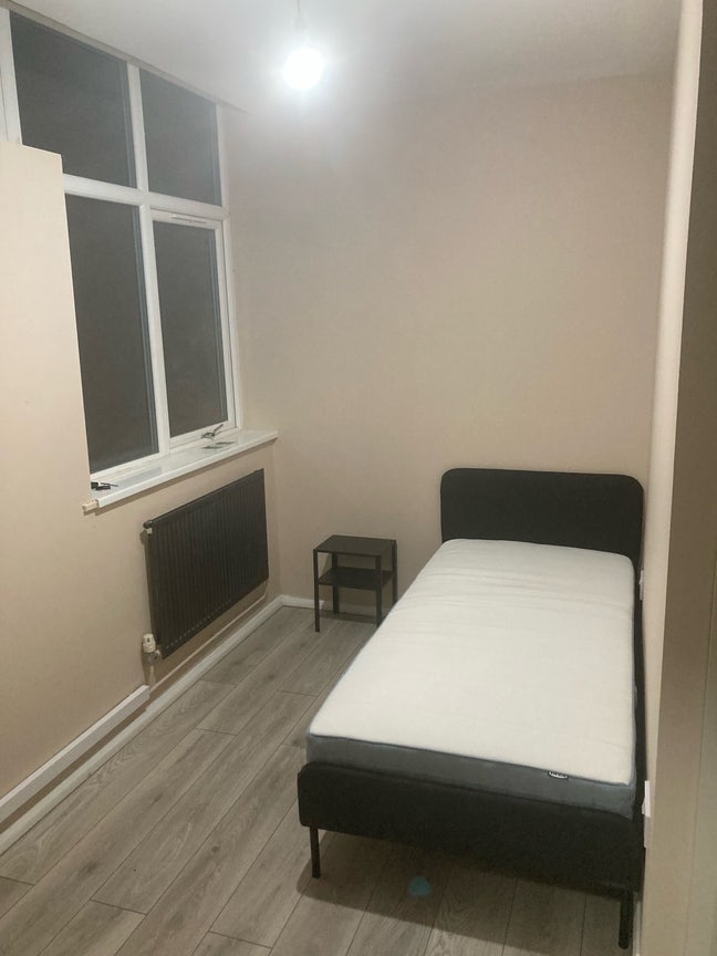 Single en-suite room  Main Photo