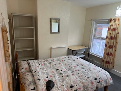 Large Room for Ladies Main Photo