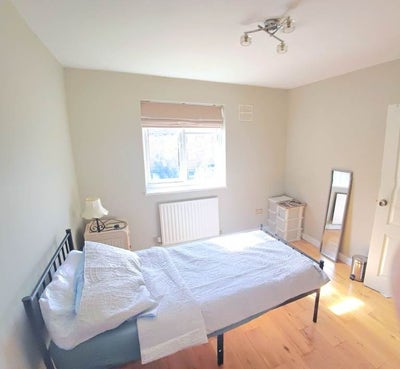    Cozy  double  room  for  rent  CR4  Main Photo
