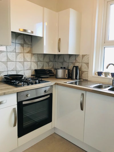 Beautiful rooms in recently renovated property  Main Photo