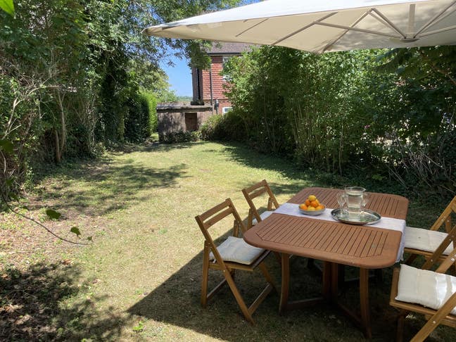 Bright Double Room in Friendly 2 Bed Flatshare Main Photo