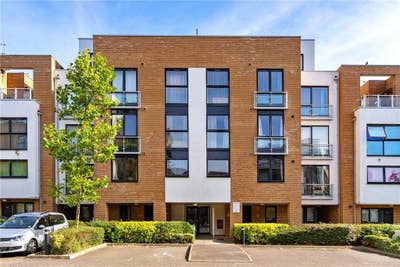 Modern 2-Bed Flat in CB1 Main Photo
