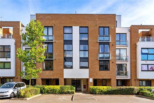 Modern 2-Bed Flat in CB1 Main Photo