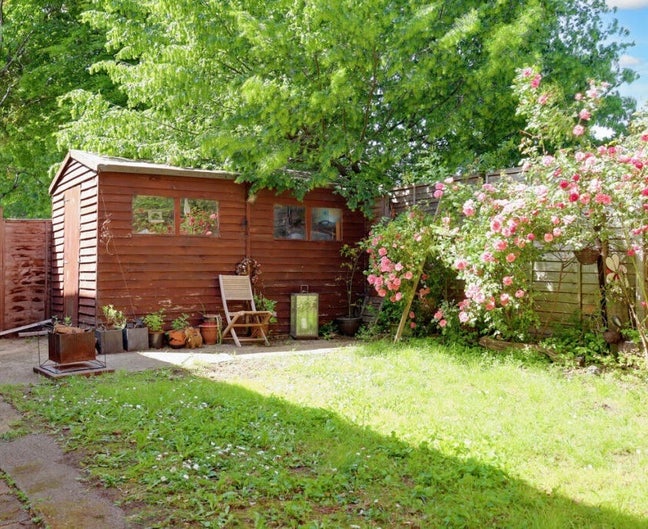 Bright room, great location!  Main Photo