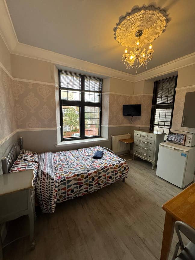 Double Room-Beautiful building-Excellent location  Main Photo