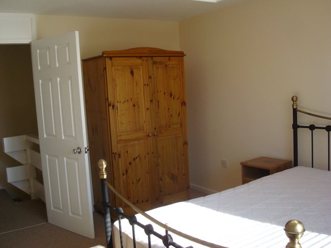Double Room near Town Centre (Oakridge) Main Photo