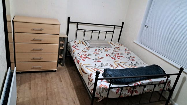 Spacious Double Room available  Main Photo