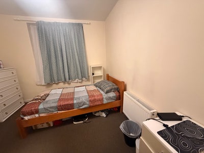 Large Room next to Winchester hospital Main Photo