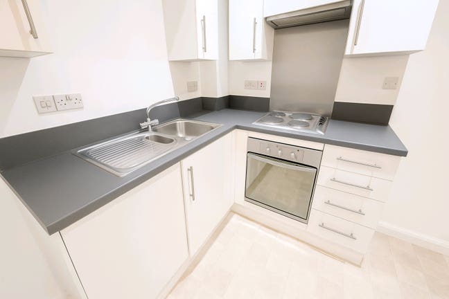 ⭐️ Modern 2 Bedroom First-Floor Flat – Available  Main Photo