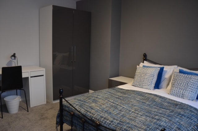 Spacious Dbl Room in Friendly Prof House Share  Main Photo