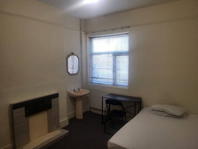 2 Rooms available for Students or Professionals Main Photo